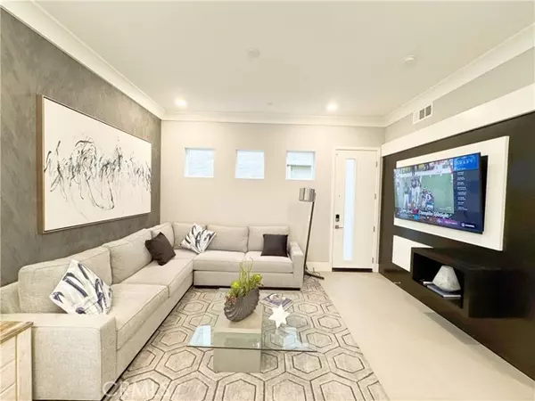 Irvine, CA 92618,64 Spacial