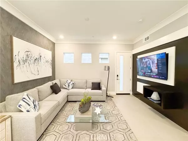 Irvine, CA 92618,64 Spacial