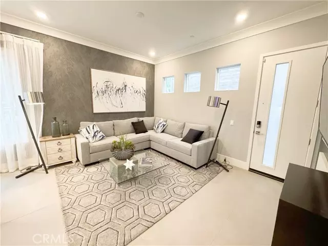 Irvine, CA 92618,64 Spacial