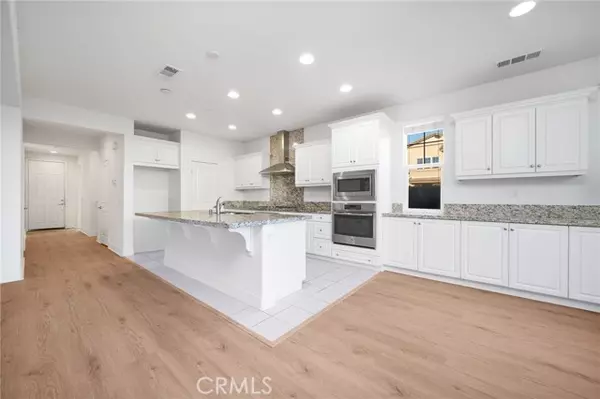 Eastvale, CA 92880,7086 Stratus ST