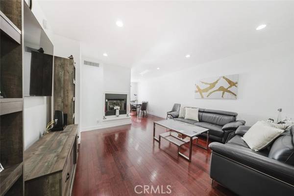 9775 Via Roma, Burbank, CA 91504