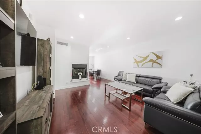 9775 Via Roma, Burbank, CA 91504