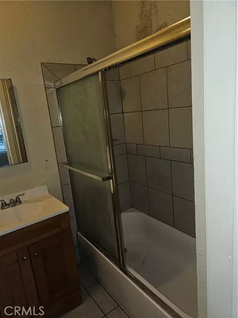 Los Angeles, CA 90003,210 85th PL