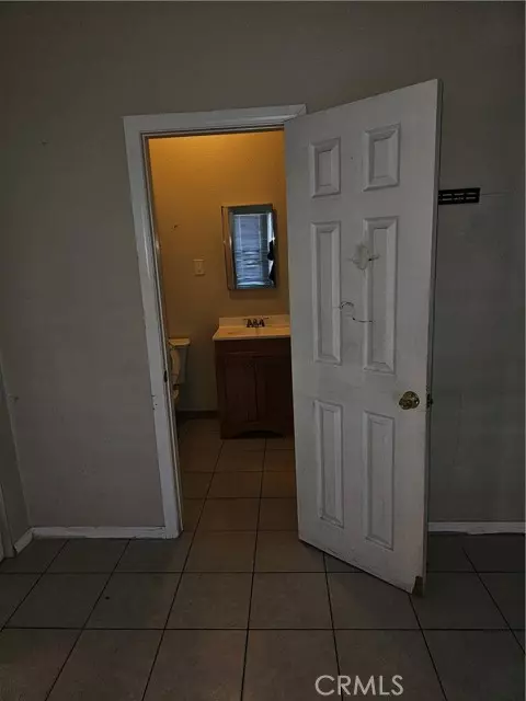 Los Angeles, CA 90003,210 85th PL