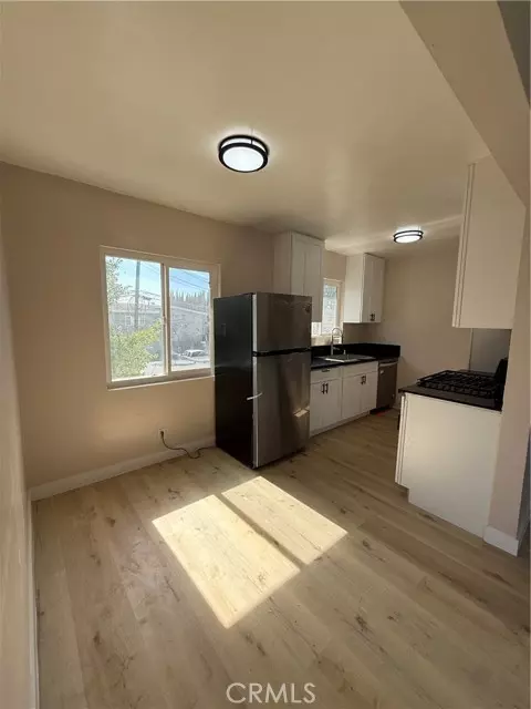 Bellflower, CA 90706,10018 Foster RD 10020 (1/2)