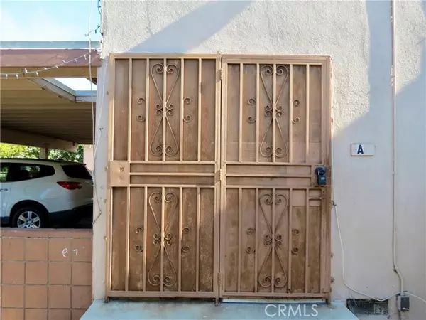 Los Angeles, CA 90003,212 W 84th