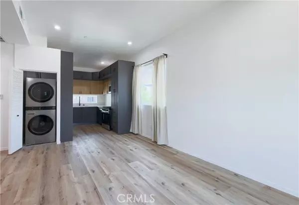 121 S Coronado, Los Angeles, CA 90057
