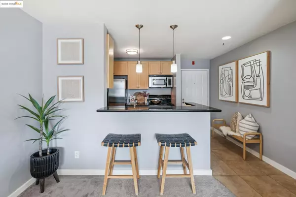 Emeryville, CA 94603,6400 Christie Avenue 5203