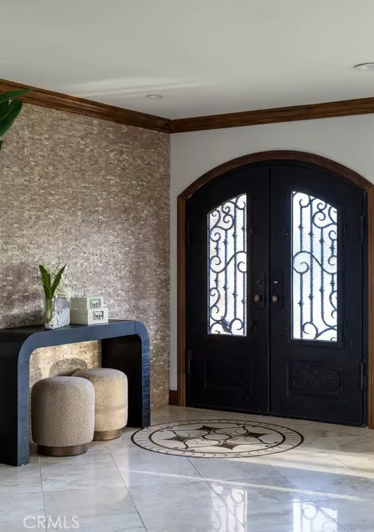 Newport Beach, CA 92663,401 Holmwood