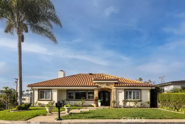 Newport Beach, CA 92663,401 Holmwood