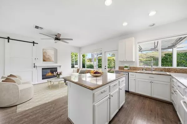 Carlsbad, CA 92011,6438 Lilium LN