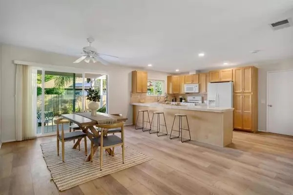 1227 Dolphin CIR, Vista, CA 92084