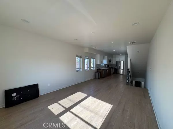 Los Angeles, CA 90038,963 N St Andrews