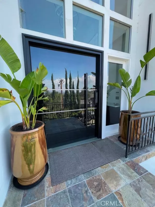 Sherman Oaks, CA 91423,3952 Oakfield DR