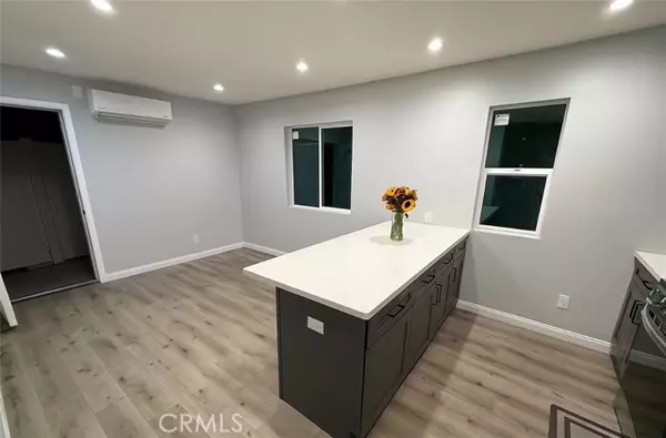 North Hollywood, CA 91605,7598 Coldwater CYN