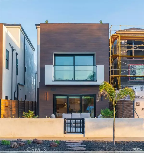 Huntington Beach, CA 92648,422 20th ST