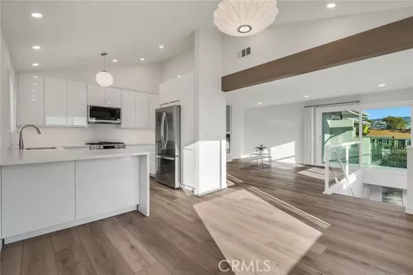 Laguna Beach, CA 92651,372 Locust