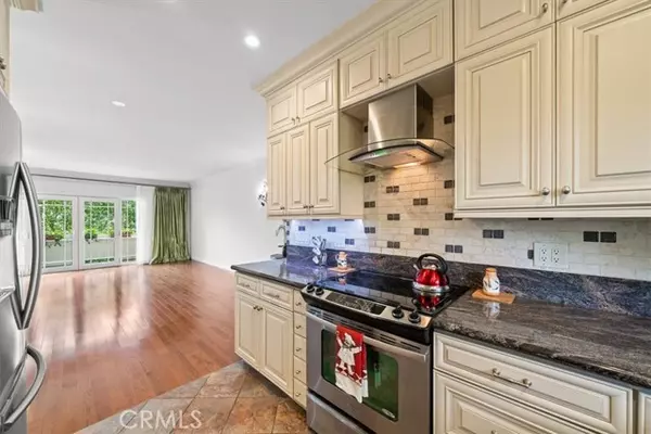 1228 N La Cienega BLD 203, West Hollywood, CA 90069