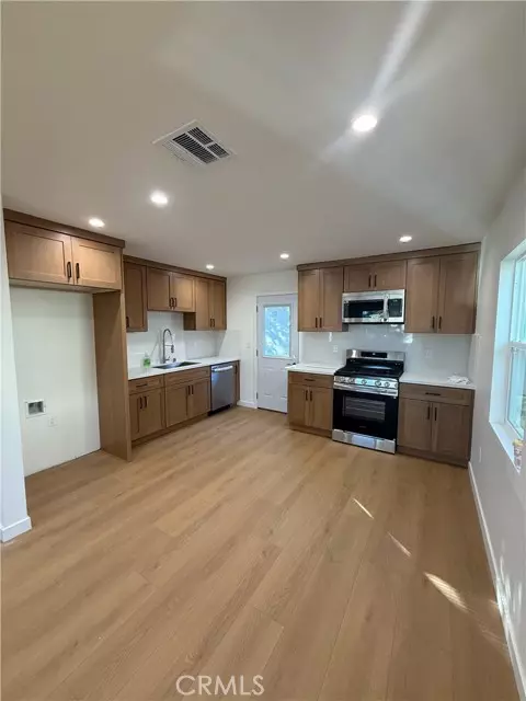 Burbank, CA 91504,2215 N Brighton ST