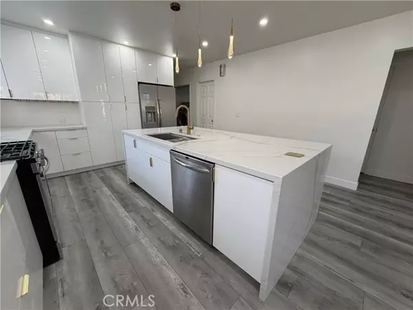 Los Angeles, CA 90047,1936 W 66th ST