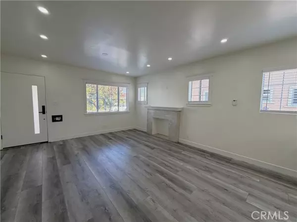 Los Angeles, CA 90047,1936 W 66th ST