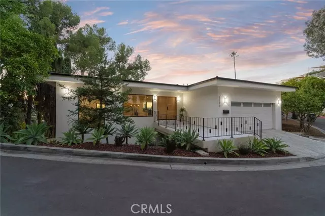 1117 OBERLIN DR, Glendale, CA 91205