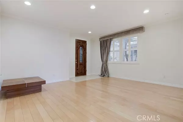 Burbank, CA 91501,556 E Palm AVE 102