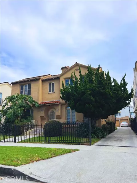 Los Angeles, CA 90016,2830 Hillcrest DR