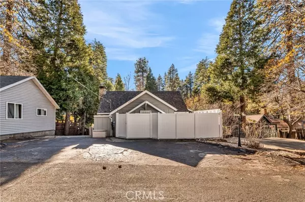 Crestline, CA 92325,23023 Oak LN