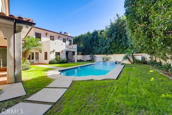 Los Angeles, CA 90068,1805 Outpost DR