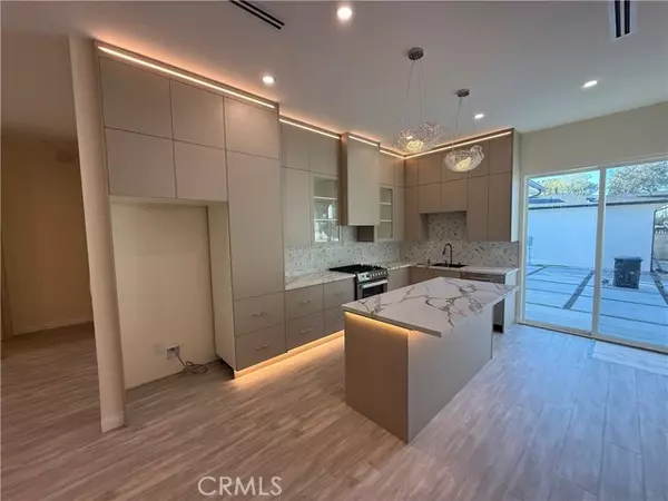 North Hollywood, CA 91605,8149 Saint Clair AVE