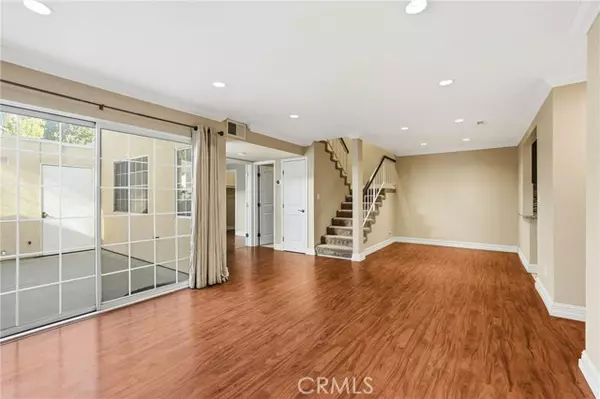 Reseda, CA 91335,19208 Hamlin ST 5