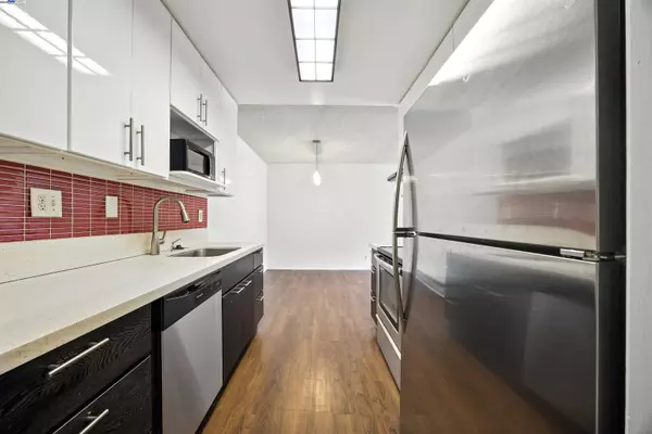 Alameda, CA 94501,1321 Webster St D303