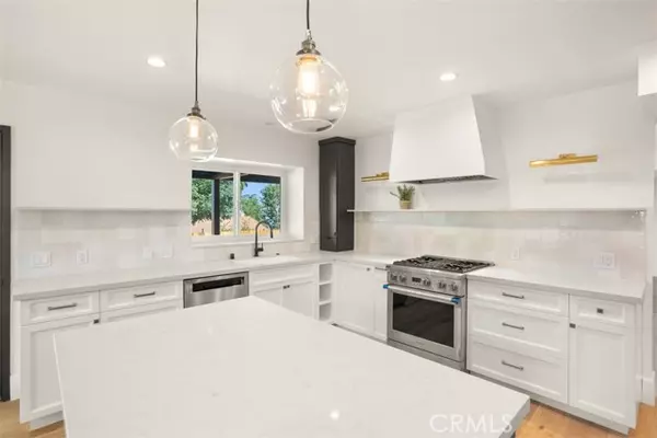 Woodland Hills, CA 91364,22450 Maycotte RD