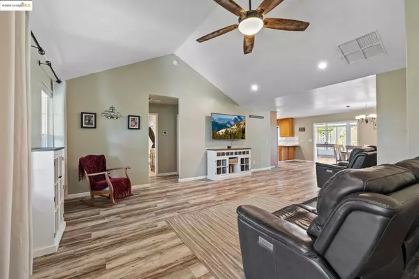 Jamestown, CA 95327,17517 Wild Oak Dr