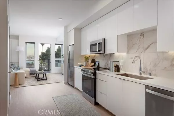 San Pedro, CA 90731,511 S Harbor 721