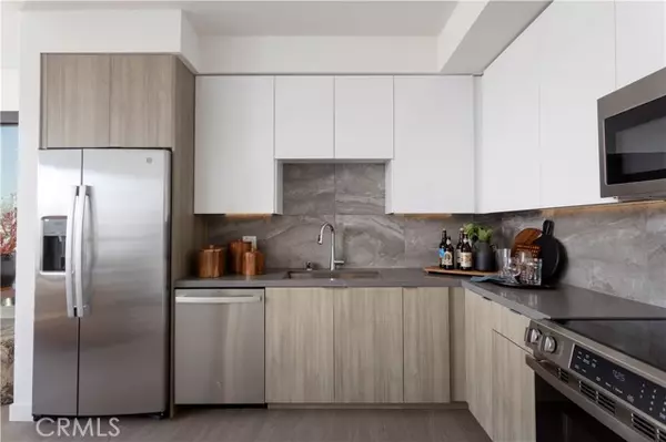 San Pedro, CA 90731,511 S Harbor 427