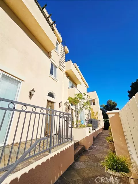 Valley Village, CA 91607,4732 Radford AVE 3