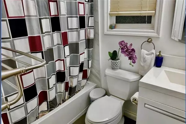 West Hills, CA 91307,24033 Mobile ST