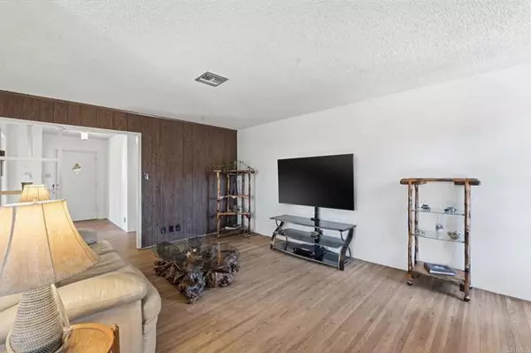 Chula Vista, CA 91910,215 Ash AVE