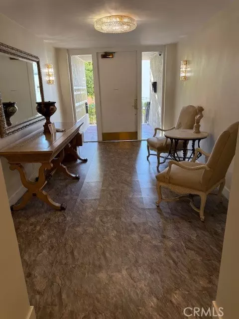 Beverly Hills, CA 90212,434 S Canon