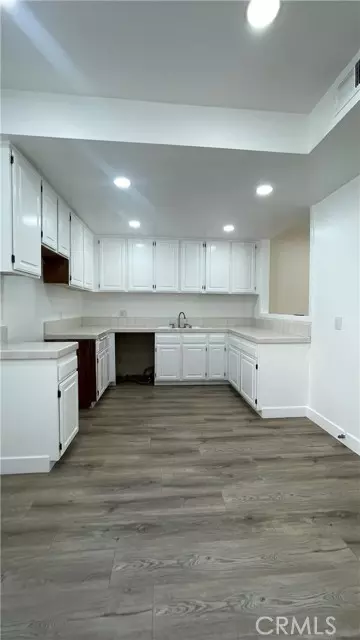 Van Nuys, CA 91405,7311 Kester