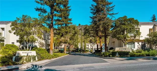 5927 E Creekside 32, Orange, CA 92869