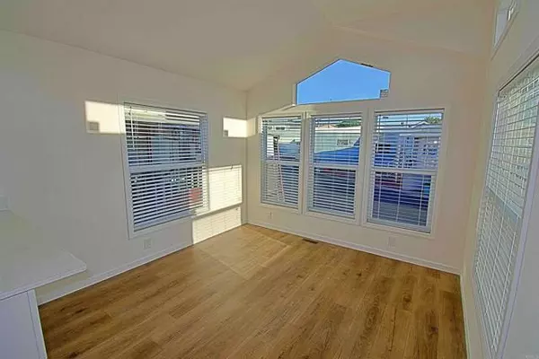 Chula Vista, CA 91910,708 H ST 64