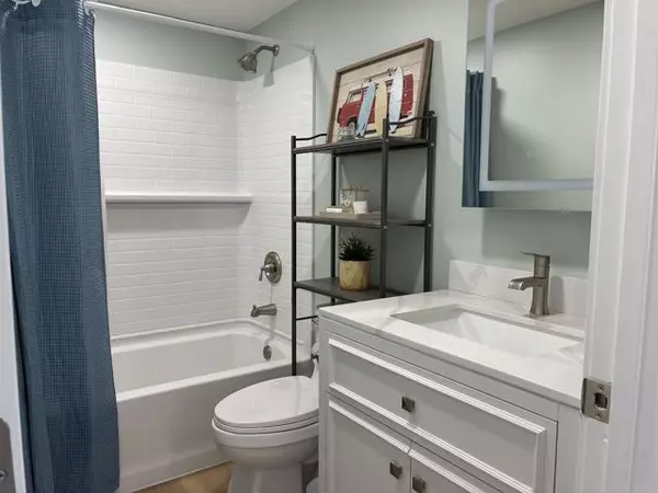 Oceanside, CA 92057,4660 N River RD 136