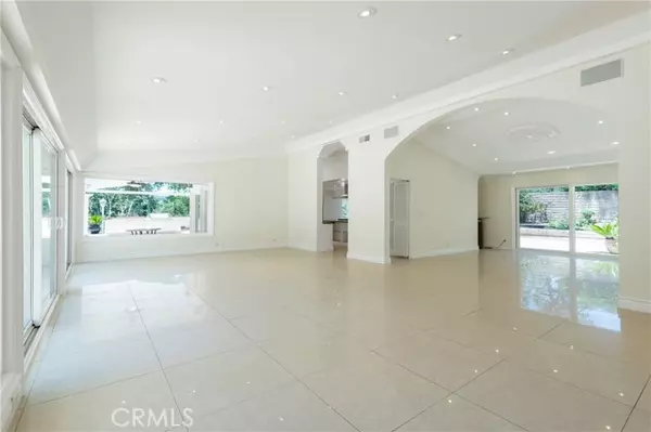 Encino, CA 91436,16379 Meadowridge RD