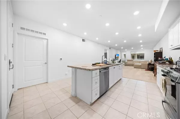 Anaheim, CA 92805,1897 S UN