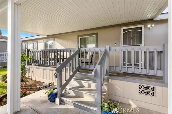 Anaheim, CA 92807,5815 E La Palma 302