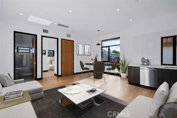 Burbank, CA 91506,922 W Clark AVE 201