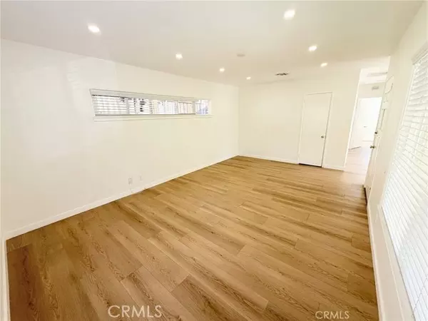 La Crescenta, CA 91214,4644 Lowell